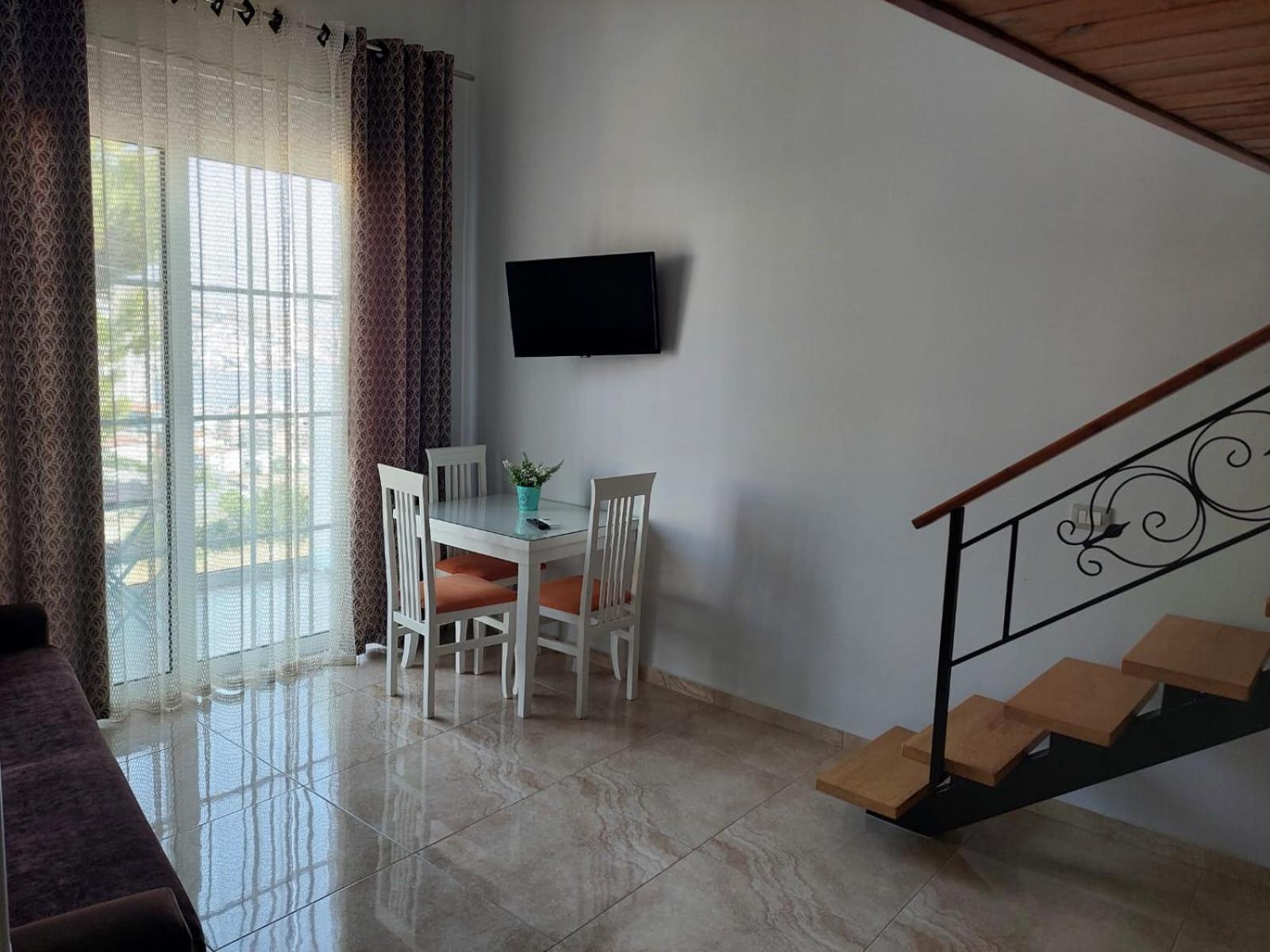 Crown Deluxe Apartments Саранда Экстерьер фото