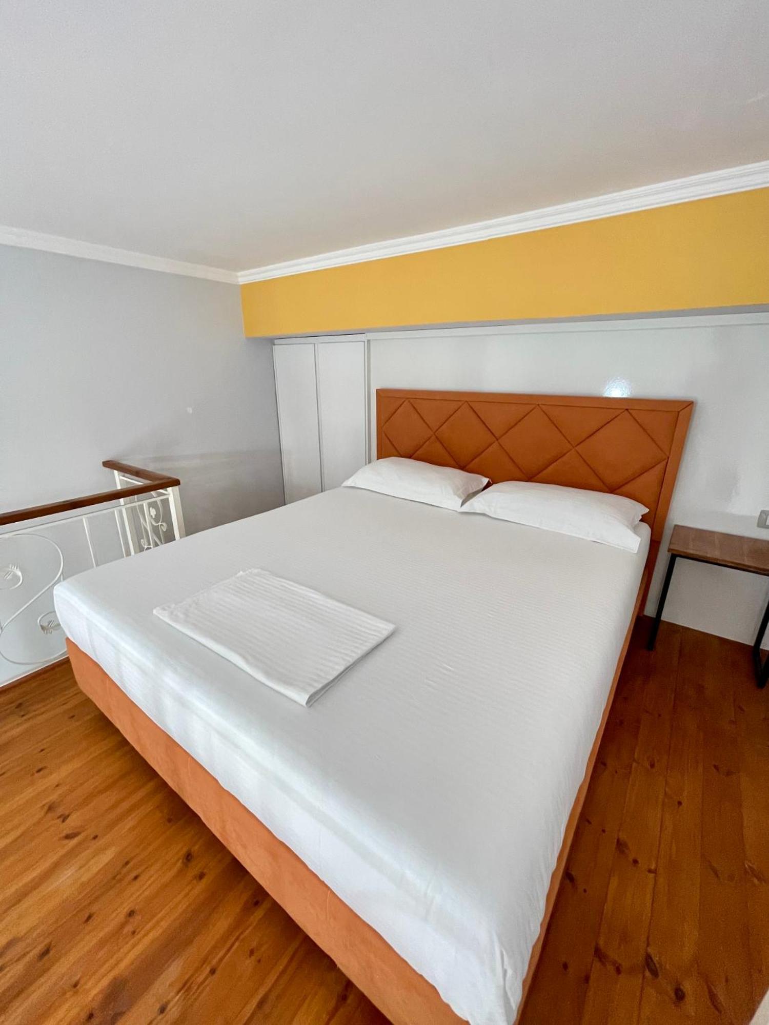 Crown Deluxe Apartments Саранда Экстерьер фото