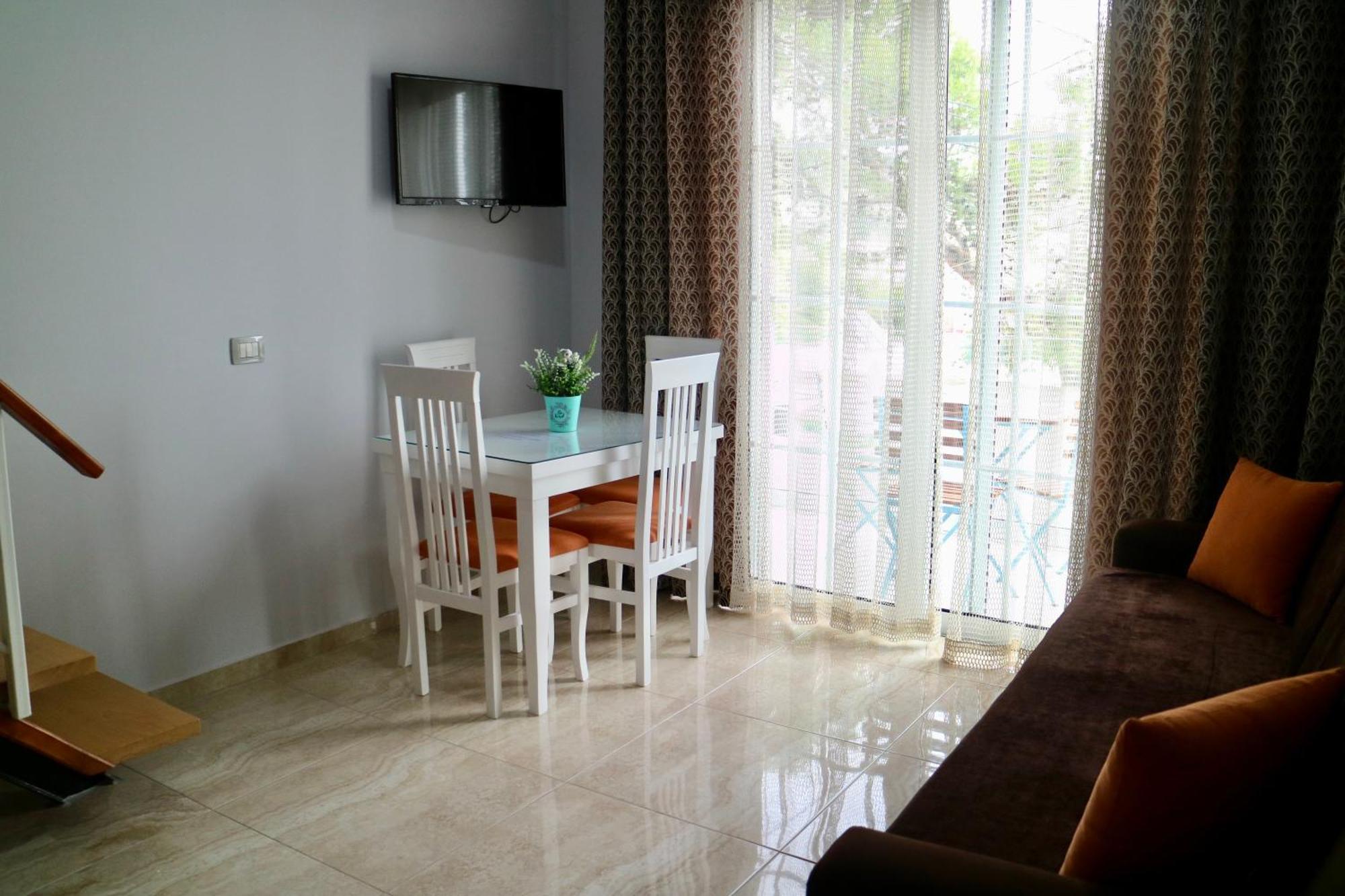 Crown Deluxe Apartments Саранда Экстерьер фото