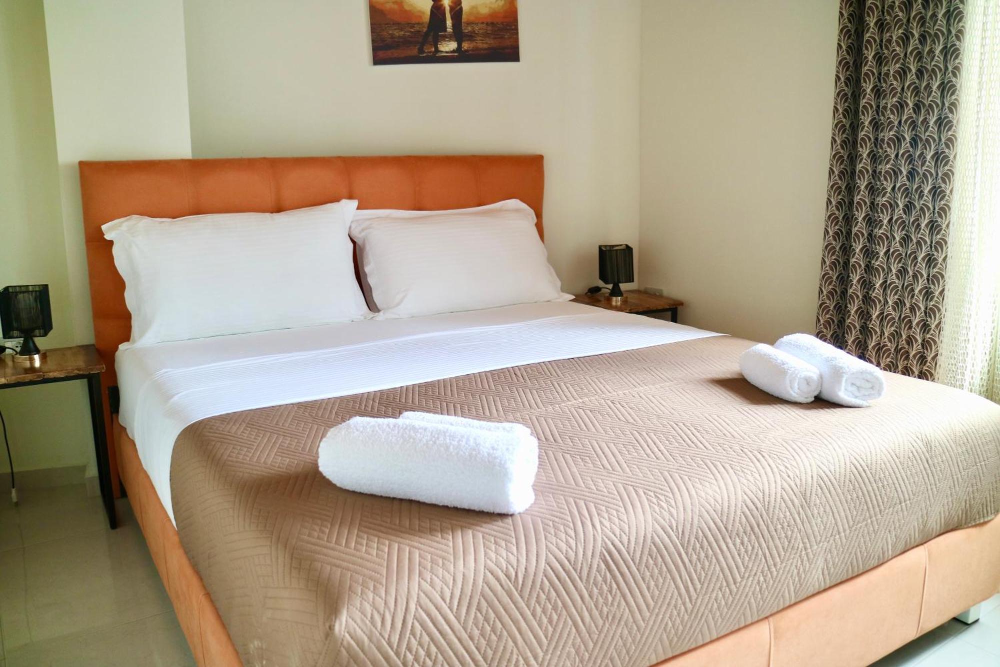 Crown Deluxe Apartments Саранда Экстерьер фото