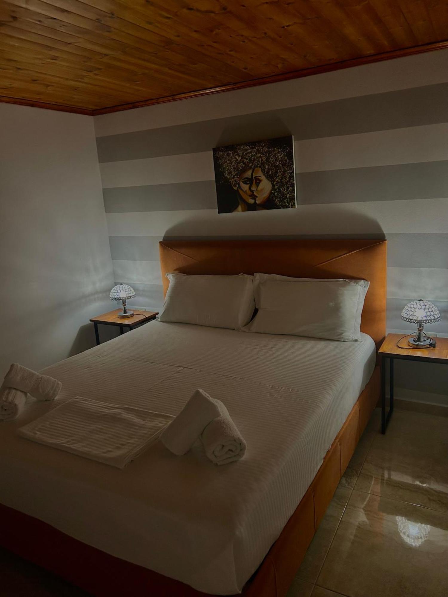 Crown Deluxe Apartments Саранда Экстерьер фото