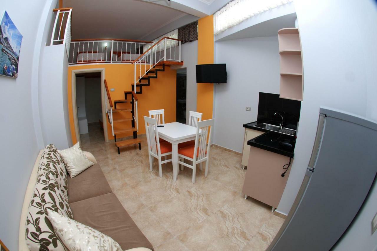 Crown Deluxe Apartments Саранда Экстерьер фото