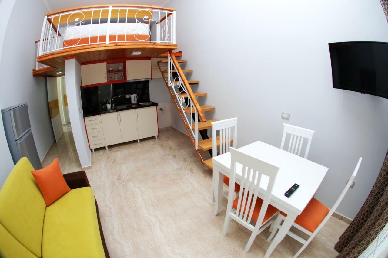 Crown Deluxe Apartments Саранда Экстерьер фото